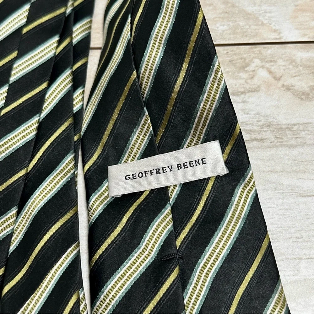Geoffrey Beene Black Gold Striped 100% Silk New Orleans Saints Colors Power Tie